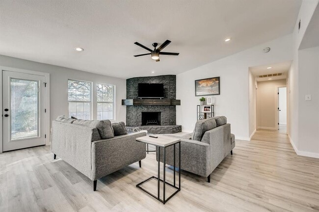 Building Photo - 7822 Manassas Dr