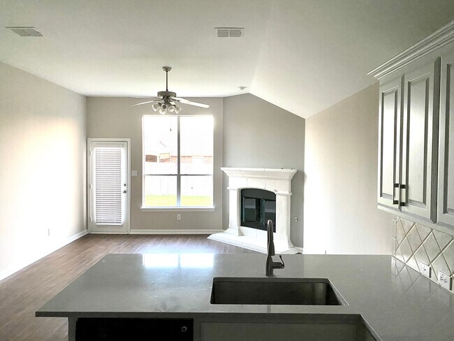 Foto del edificio - 2692 Lake Ridge Dr