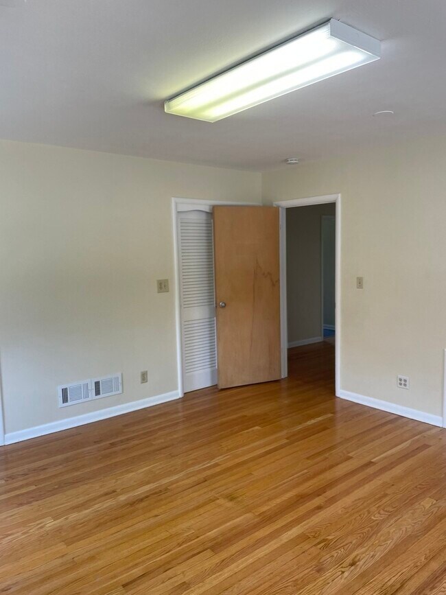 Foto del edificio - 40870 Hunt Club Rd