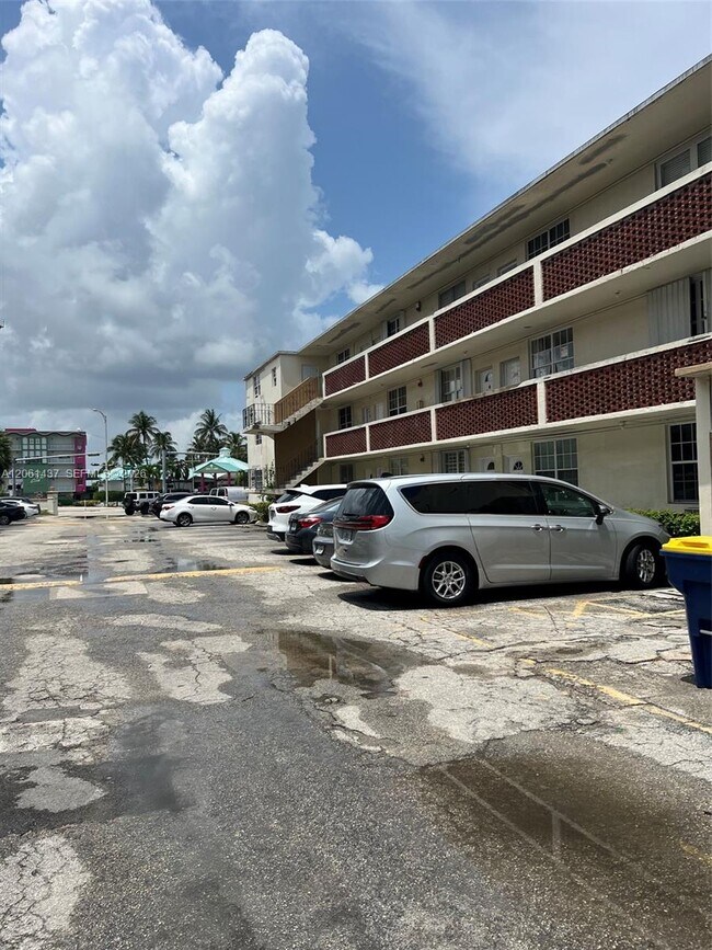 Foto del edificio - 1800 79th Street Causeway