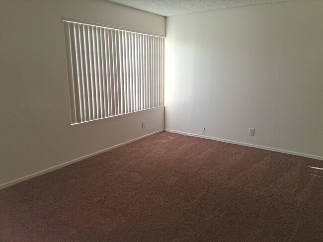 Foto del edificio - 4737 Artesia Blvd