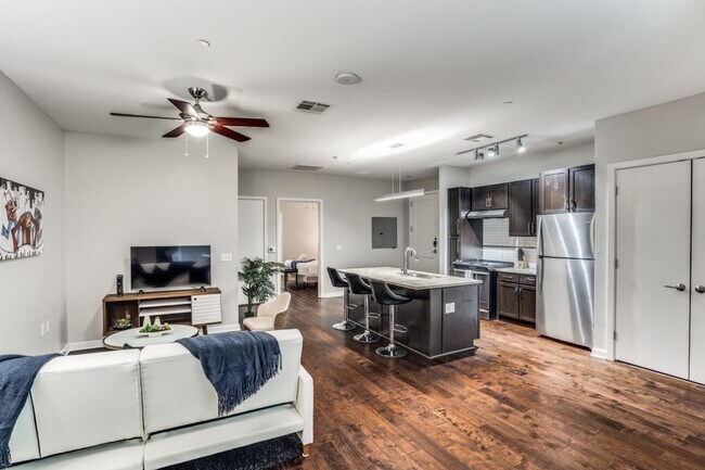 Building Photo - 411 N Akard St