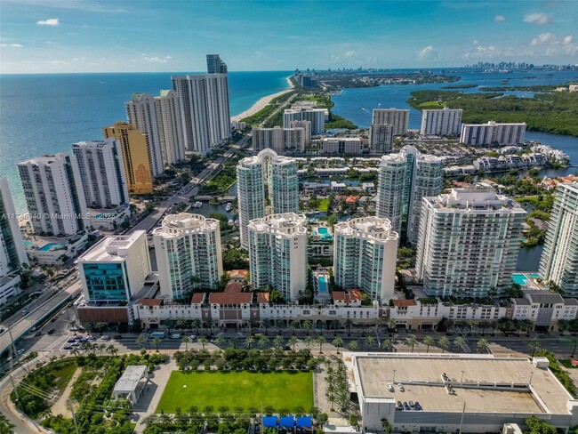 Foto del edificio - 150 Sunny Isles Blvd