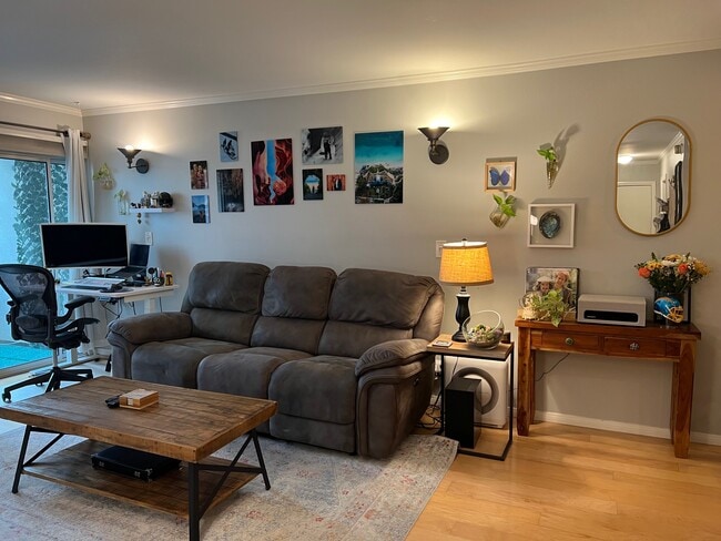 Foto del edificio - 8163 Redlands St