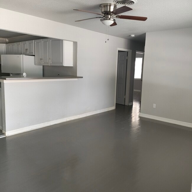 Foto del edificio - 2106 Brantley Ave