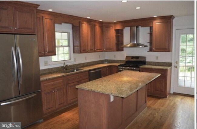 Foto del edificio - 15537 Carroll Rd