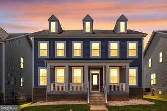 Building Photo - 1807 Fairway Ln