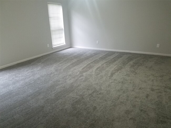 Building Photo - 5706 Saxon Dr