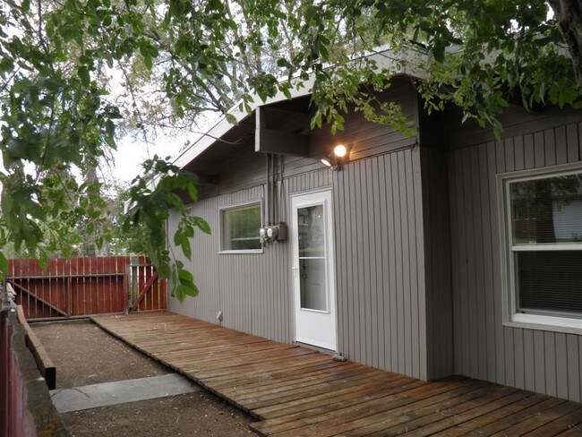 Foto del edificio - 478-478 NE Burnside Ave
