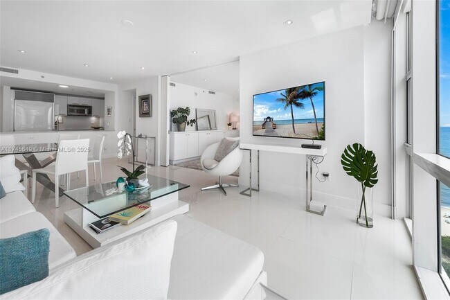 Foto del edificio - 6801 Collins Ave
