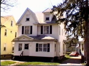 Building Photo - 57 Woodbine Ave