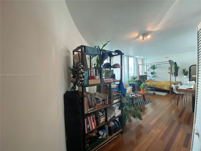 Foto del edificio - 6580 Indian Creek Dr