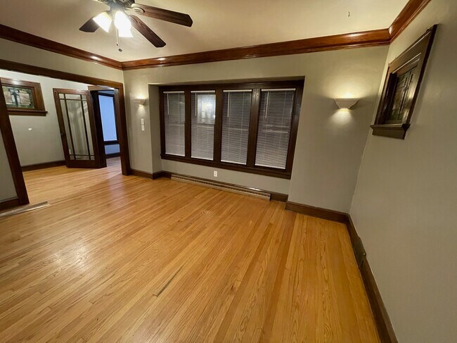 Sala de estar - 2055 S 77th St