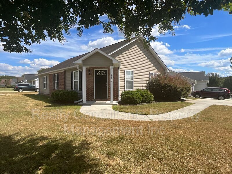 Foto principal - 2470 Shadow Valley Rd