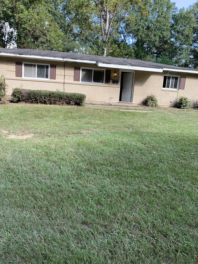Primary Photo - 2944 Lakewood Dr