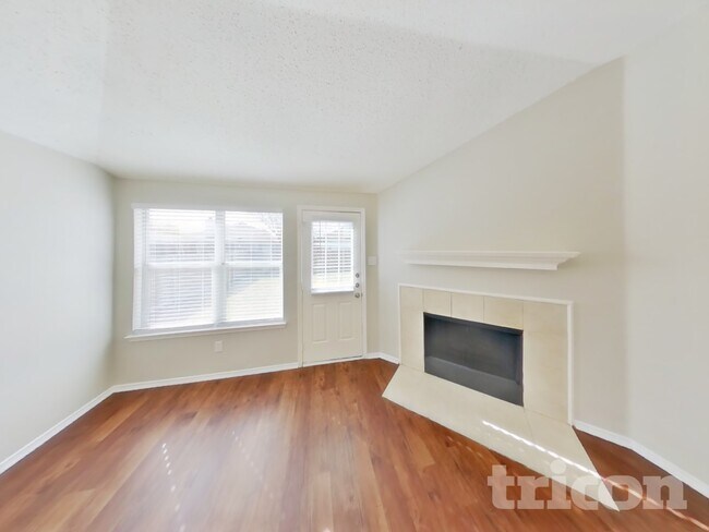 Building Photo - 1009 Ridge Top Dr