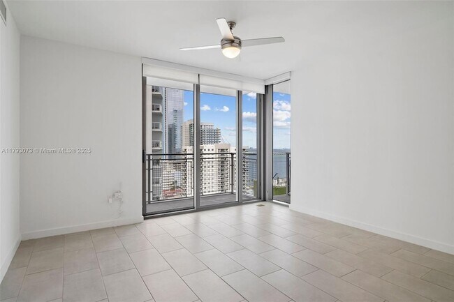 Foto del edificio - 2150 N Bayshore Dr