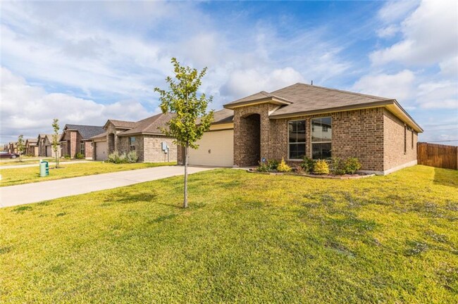 Building Photo - 3004 Skinner Dr