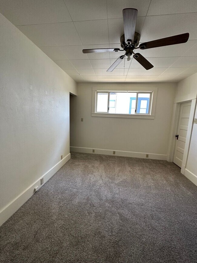 Foto del edificio - Roseburg 2 bedroom 2 bath home