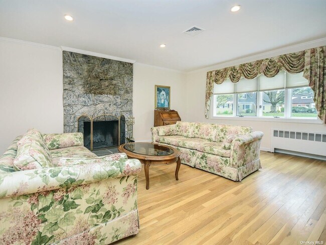 Foto del edificio - 36 Meadow Ln