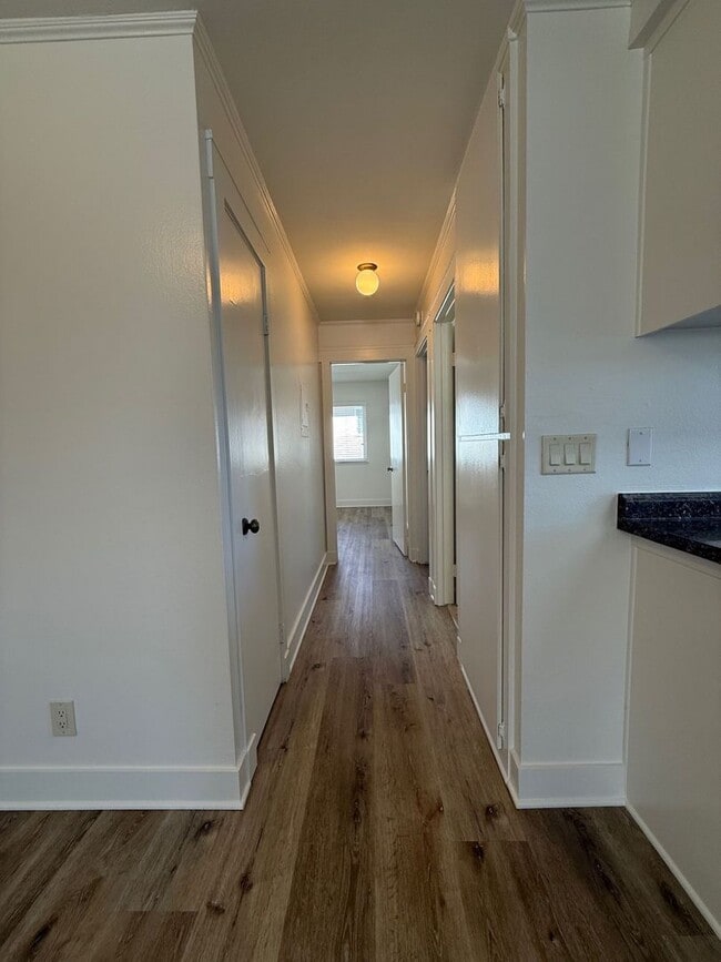 Building Photo - Spacious Living in the Heart of Ventura