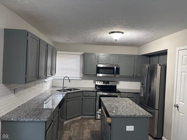 Foto del edificio - 6842 Antelope Dr