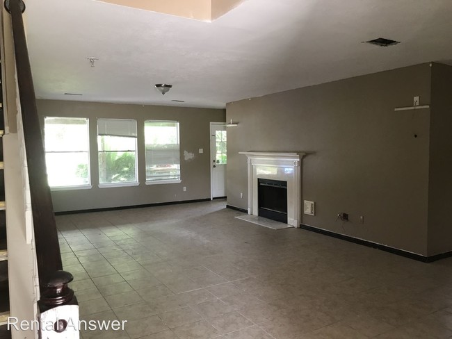 Building Photo - 10843 Glenora Dr
