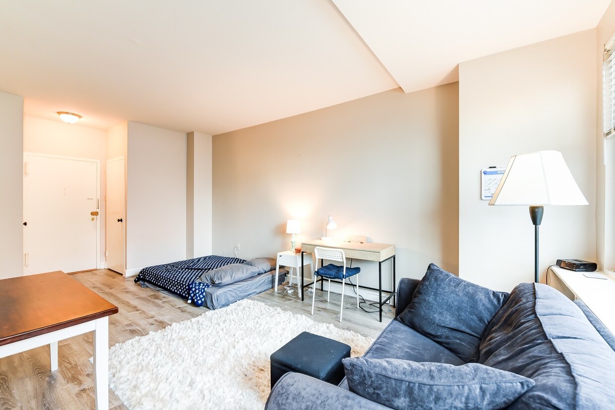 Spacious & Bright Studio at River Place East - Spacious & Bright Studio at River Place East