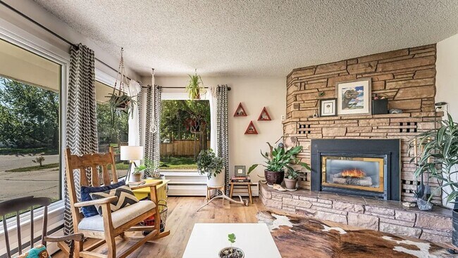 Building Photo - Spacious 5 Bedroom Home for Lease Close to Downtown Bozeman