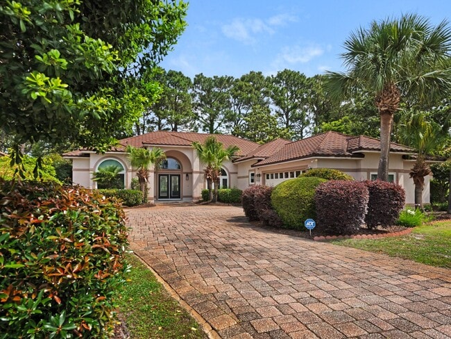 Foto del edificio - Stunning Furnished 3-Bedroom Golf Course H...