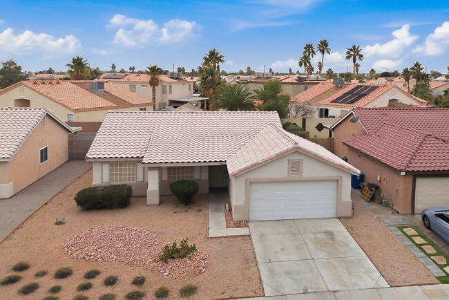 Building Photo - 427 Yarnell Dr