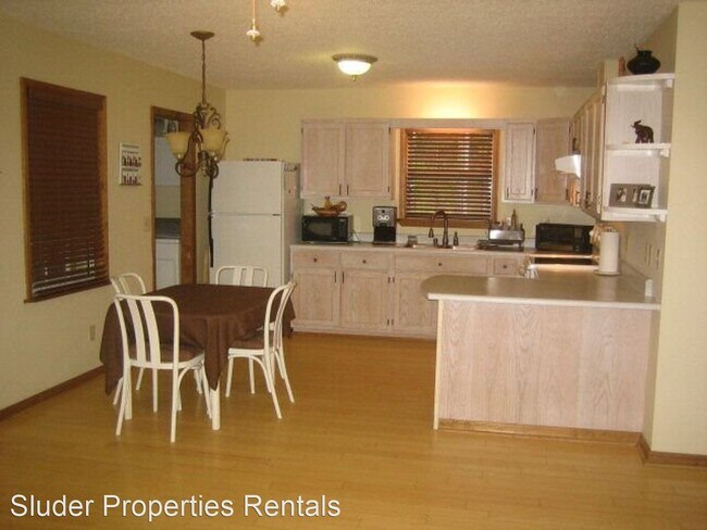 Building Photo - 3 br, 1 bath House - 147 Old Settlement Rd