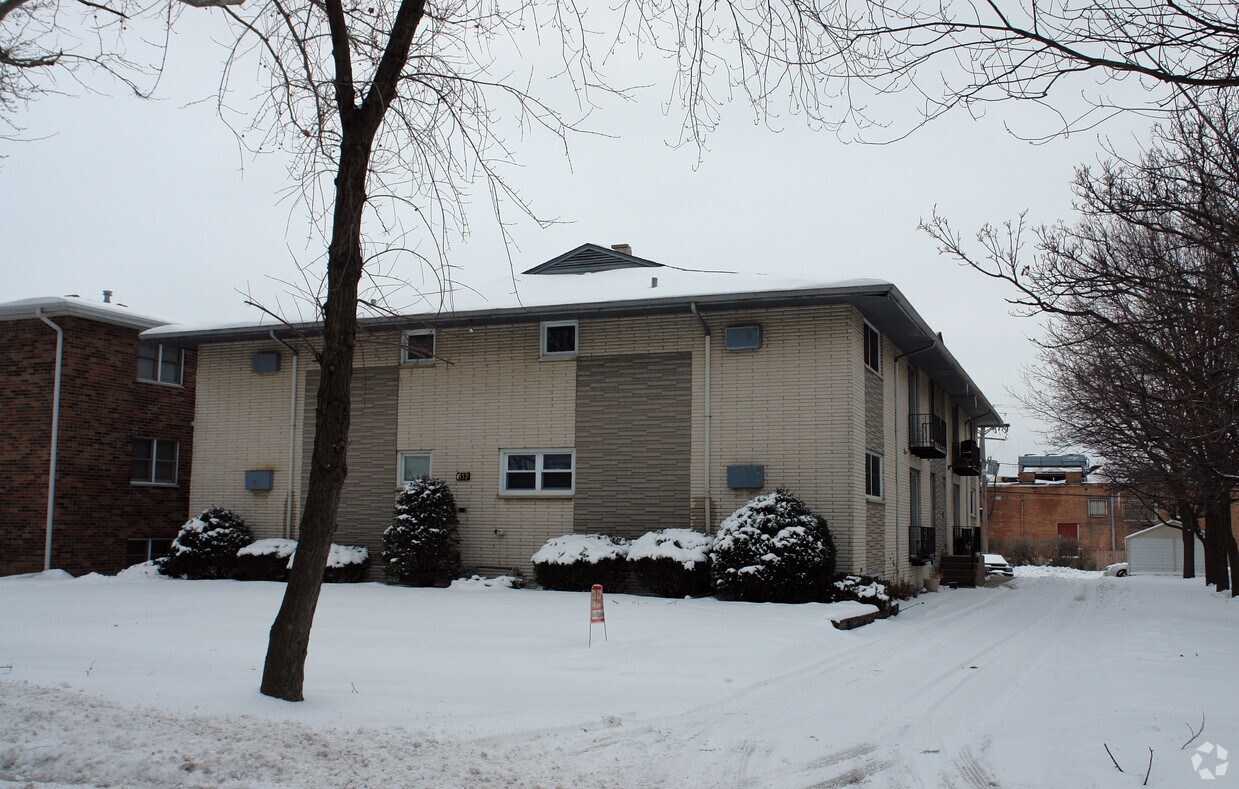 617 E 3rd St, Lockport, IL 60441 Apartments in Lockport, IL