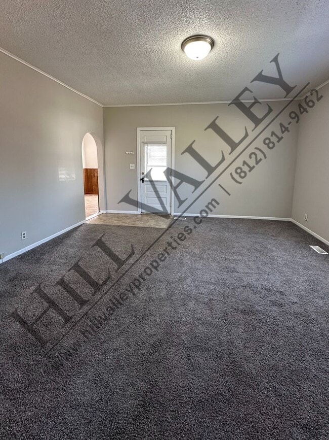 Building Photo - Charming Two Bedroom Home