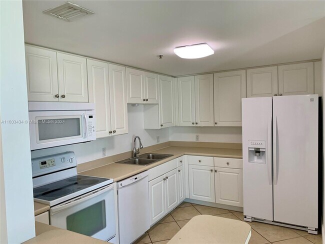 Building Photo - 1627 SW 37th Ave
