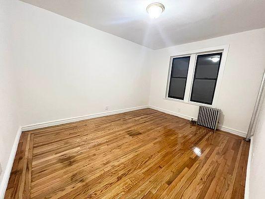 Foto del edificio - 3 bedroom in BRONX NY 10467