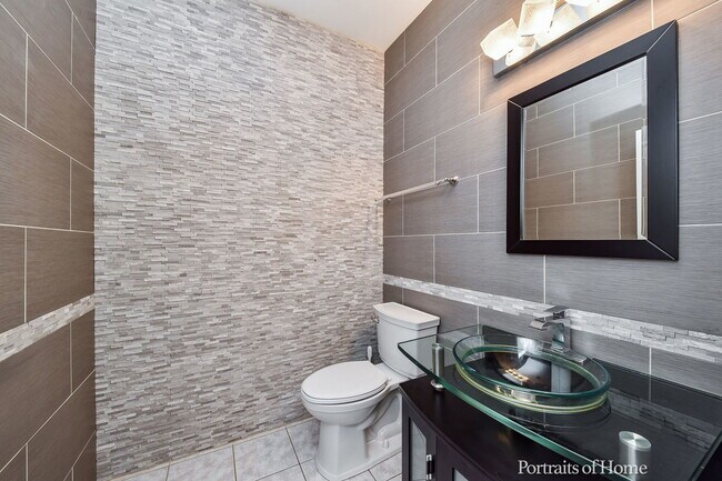 Foto del edificio - 2539 Whitehall Ln