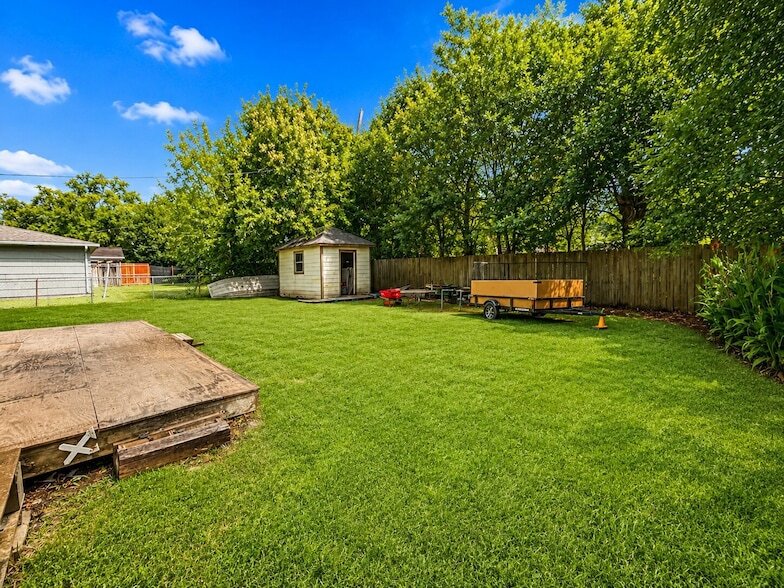 Foto del edificio - 5013 Live Oak Dr