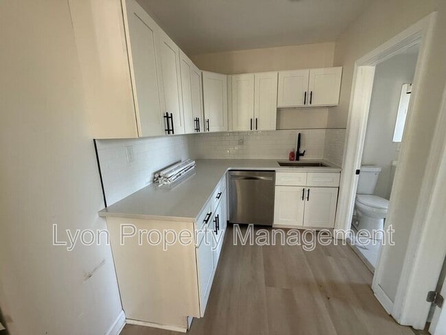 Building Photo - 204 Chapin Ave