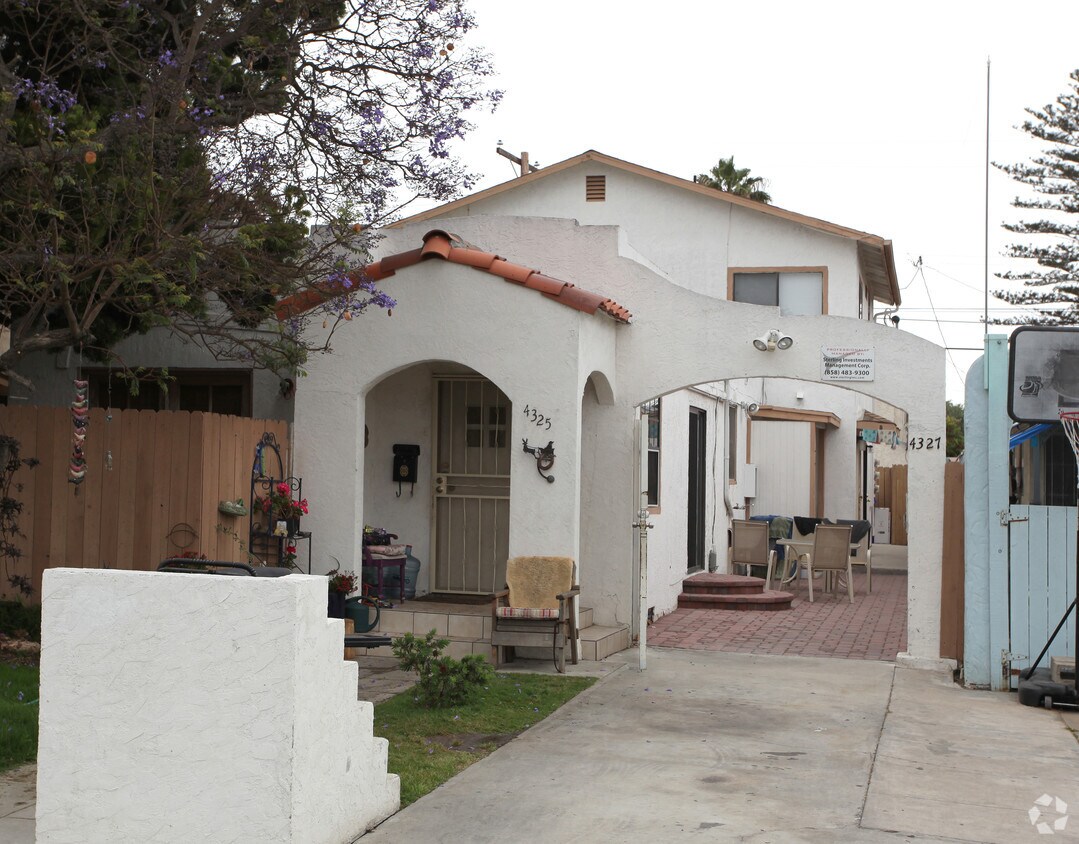 Foto principal - 4325-4327 42nd St