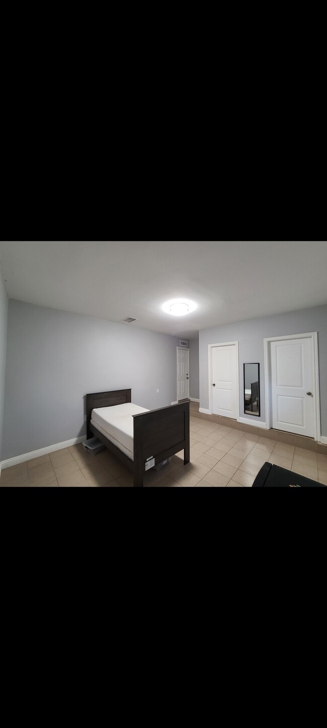 Building Photo - 6537 Elm Ct