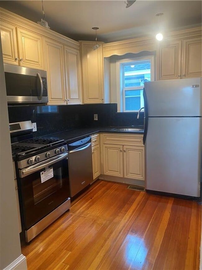 Building Photo - Renovated 3BR Single Family Home Near Downtown Providence & JWU Harborside
