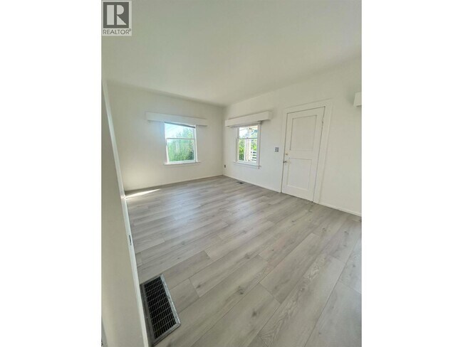 Building Photo - 317 Marmont St