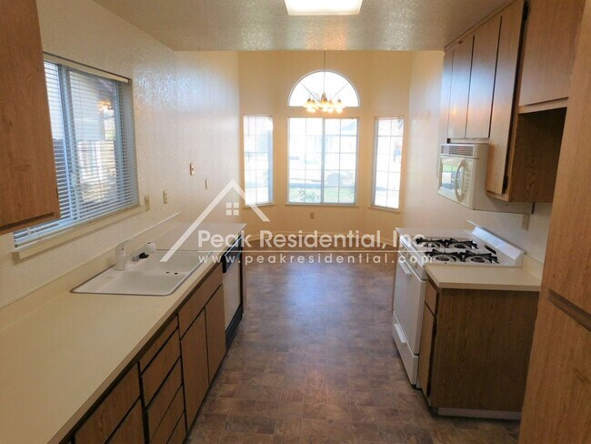 Foto del edificio - Spacious 3bd/2ba North Sacramento House wi...