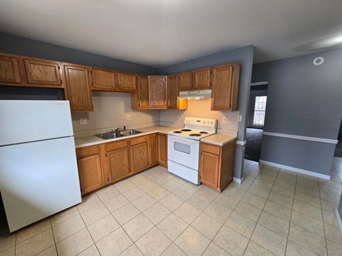 Primary Photo - 418 E Bryan St