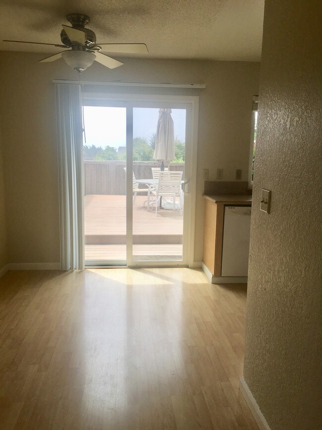 Kitchen to large deck with partial ocean view - 419 Sailfish Dr