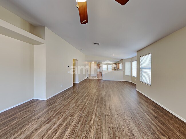 Foto del edificio - 24160 W Lasso Ln