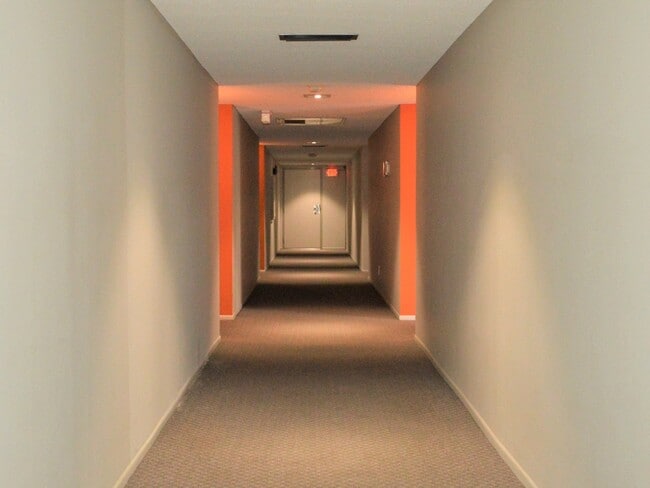 Building Photo - Biltmore Community