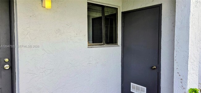 Building Photo - 153 Lakeview Dr