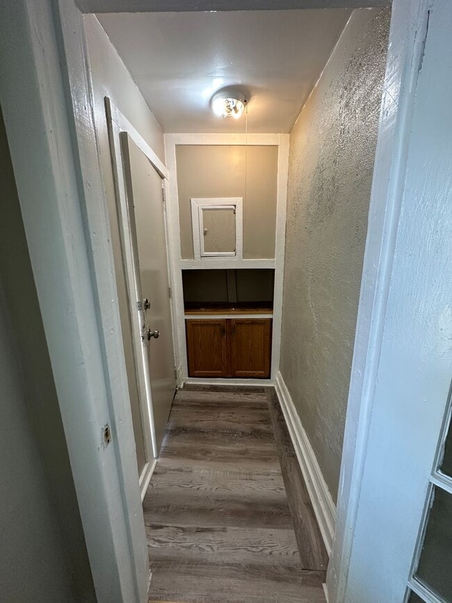 Building Photo - Spacious 5-Bedroom Home with 2 Full Baths, Freshly Rehabbed, Ready to rent